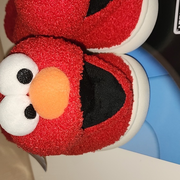 Sesame Street Elmo Red Slippers Women's Small NWT - Picture 2 of 6